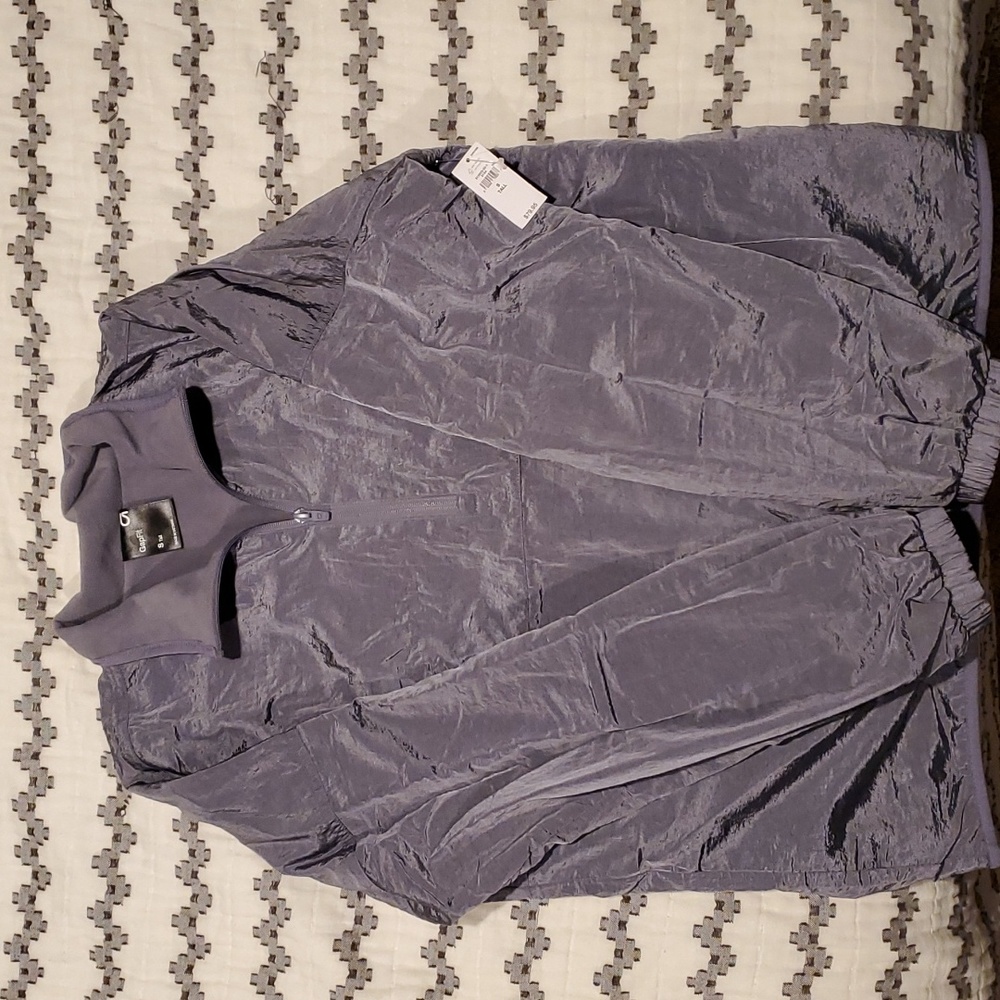 Windbreaker pullover jacket